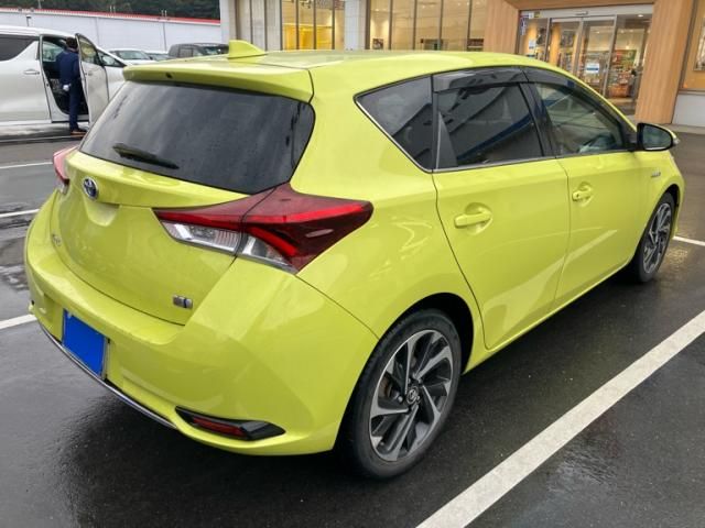 TOYOTA AURIS HYBRID 2016