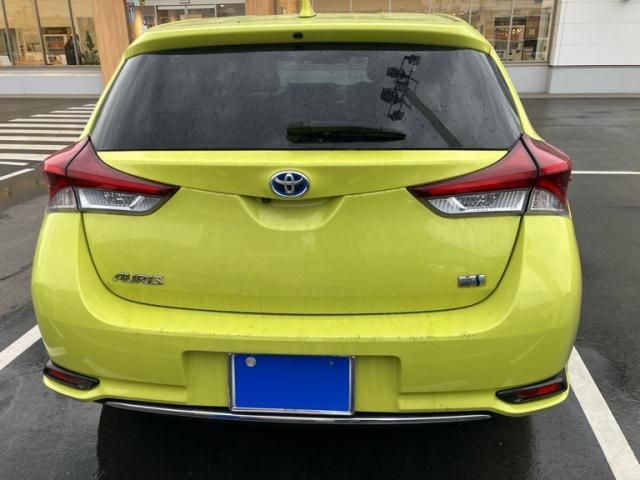 TOYOTA AURIS HYBRID 2016