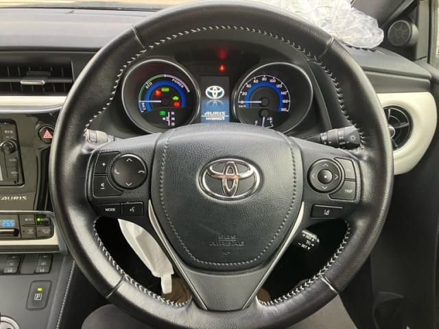 TOYOTA AURIS HYBRID 2016