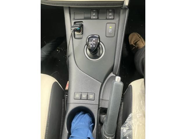 TOYOTA AURIS HYBRID 2016