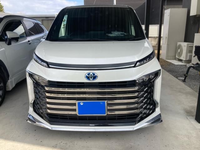 TOYOTA VOXY HYBRID 2024