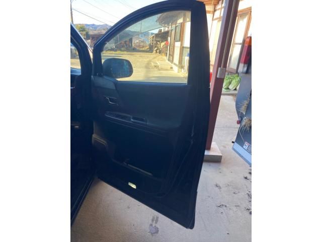 TOYOTA VELLFIRE 2010