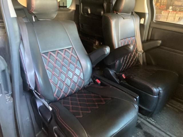 TOYOTA VELLFIRE 2010