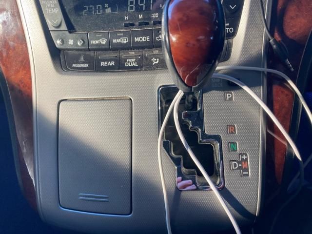 TOYOTA VELLFIRE 2010