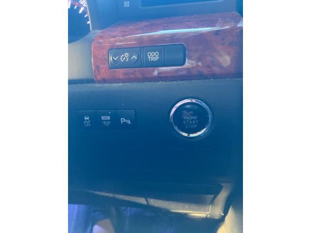 TOYOTA VELLFIRE 2010