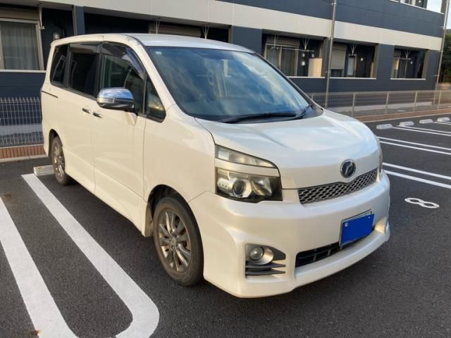 TOYOTA VOXY 2011