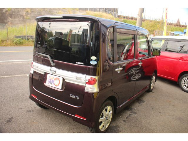 DAIHATSU TANTO CUSTOM 2011