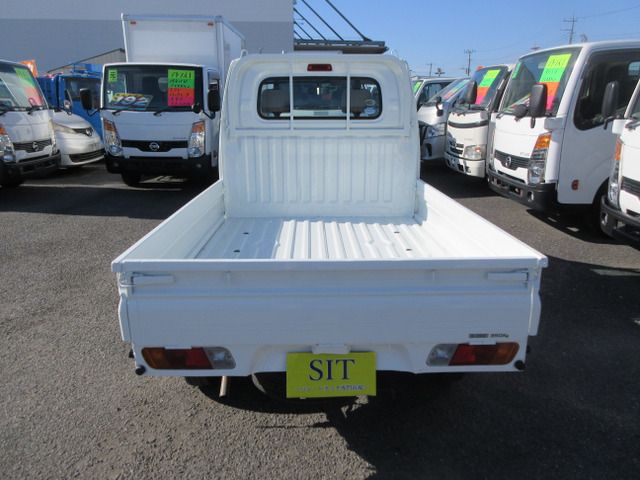 NISSAN CLIPPER truck 2010