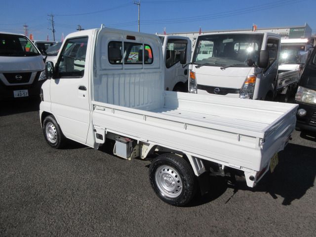 NISSAN CLIPPER truck 2010