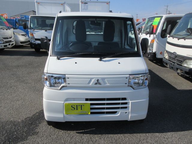 MITSUBISHI MINICAB truck 2013
