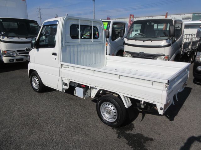 MITSUBISHI MINICAB truck 2013