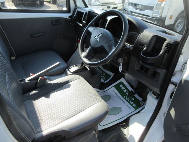 MITSUBISHI MINICAB truck 2013