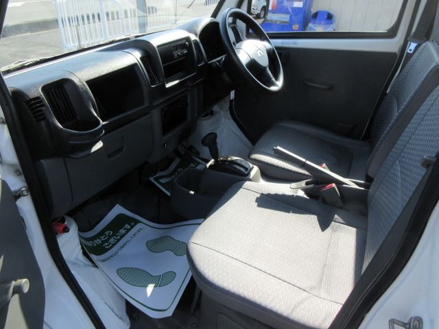 MITSUBISHI MINICAB truck 2013