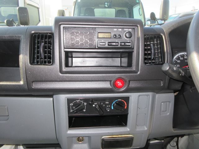 MITSUBISHI MINICAB truck 2013