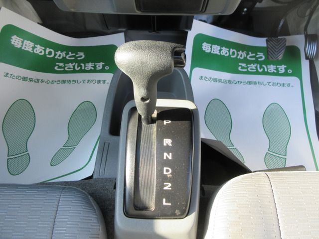 MITSUBISHI MINICAB truck 2013