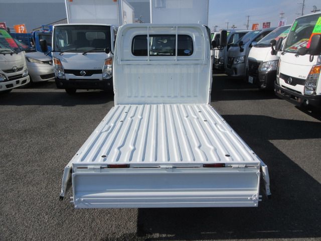 MITSUBISHI MINICAB truck 2013