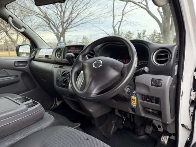 NISSAN NV350 CARAVAN 4WD 2015