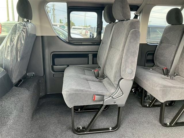 TOYOTA HIACE wagon 2025