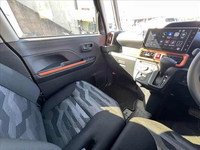 DAIHATSU TANTO FAN CROSS 2025