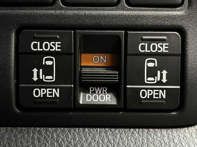 TOYOTA NOAH HYBRID 2019