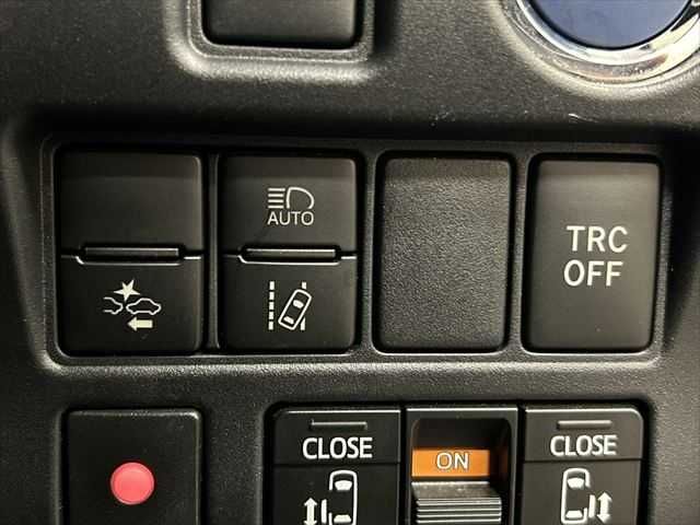 TOYOTA NOAH HYBRID 2019