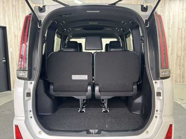 TOYOTA NOAH HYBRID 2019