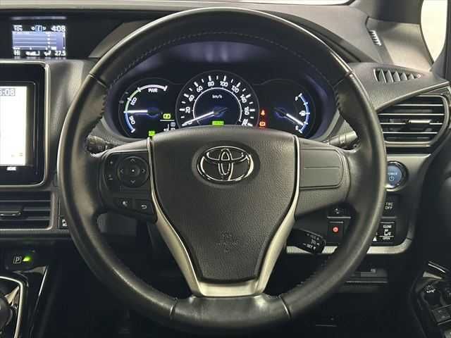 TOYOTA NOAH HYBRID 2019