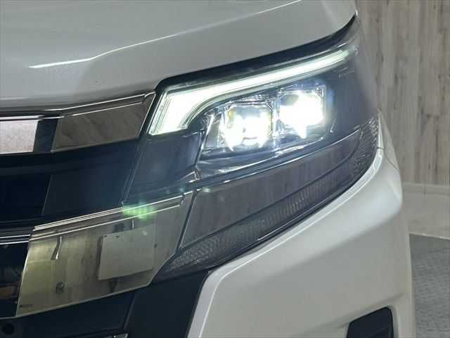TOYOTA NOAH HYBRID 2019