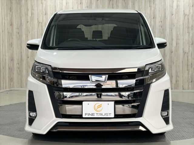 TOYOTA NOAH HYBRID 2019
