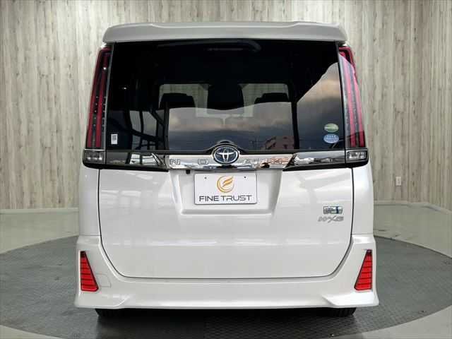 TOYOTA NOAH HYBRID 2019