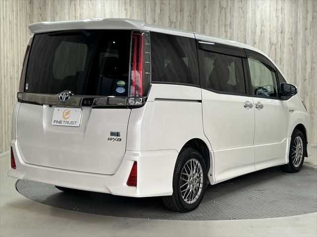 TOYOTA NOAH HYBRID 2019