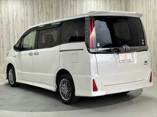 TOYOTA NOAH HYBRID 2019