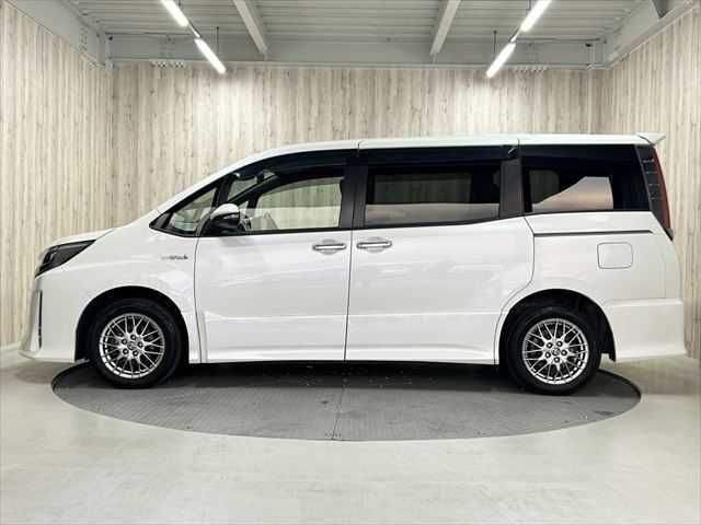 TOYOTA NOAH HYBRID 2019