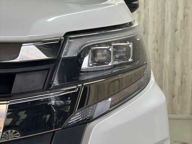 TOYOTA NOAH HYBRID 2019