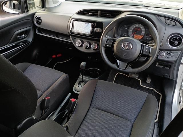 TOYOTA VITZ 2015