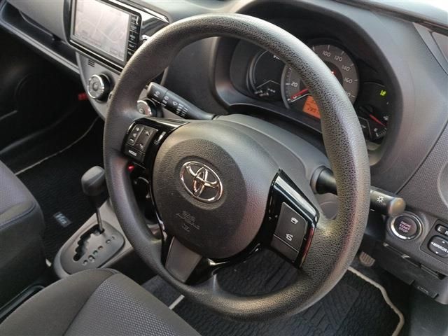 TOYOTA VITZ 2015