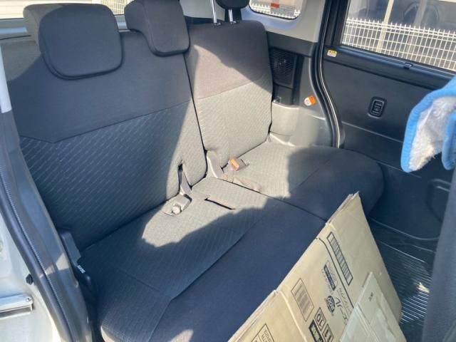 TOYOTA ROOMY 2017