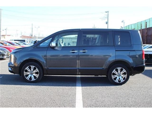 MITSUBISHI DELICA D:5 4WD 2023