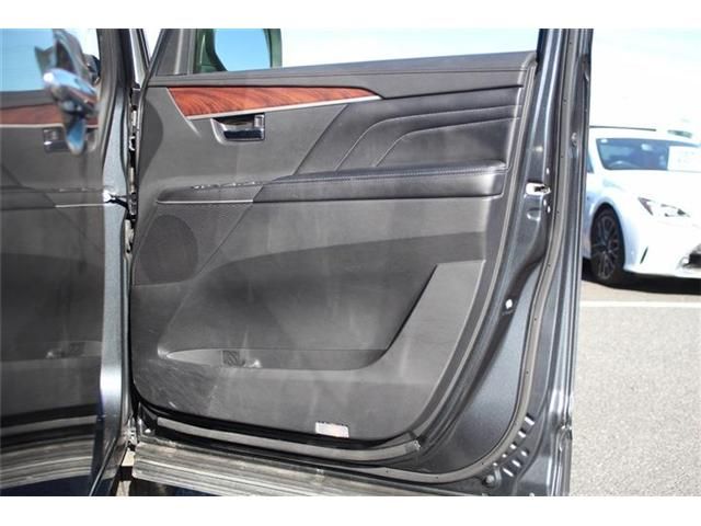 MITSUBISHI DELICA D:5 4WD 2023