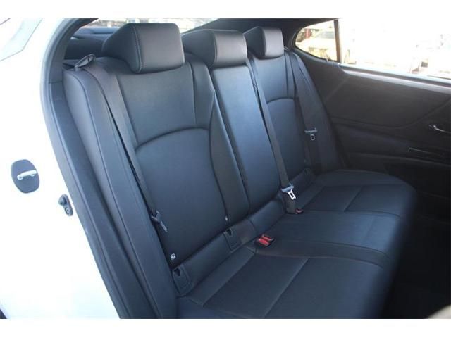 TOYOTA LEXUS ES300h 2021