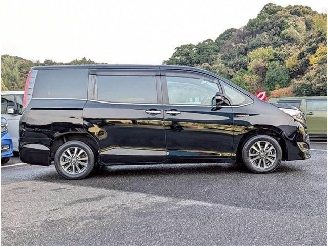 TOYOTA ESQUIRE HYBRID 2019