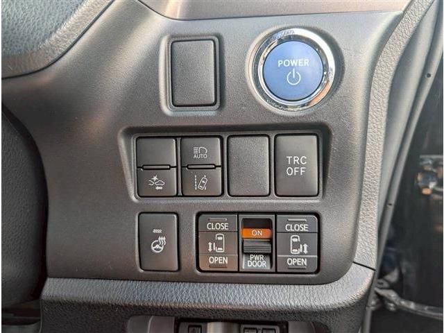 TOYOTA ESQUIRE HYBRID 2019