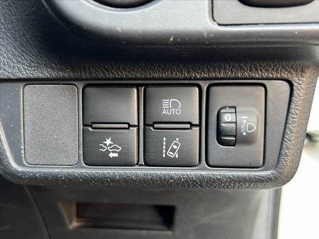 TOYOTA COROLLA FIELDER 2017