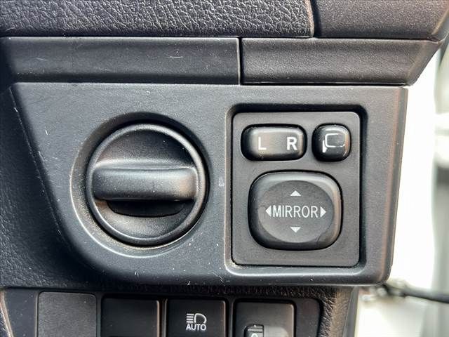 TOYOTA COROLLA FIELDER 2017