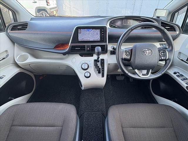 TOYOTA SIENTA HYBRID 2016