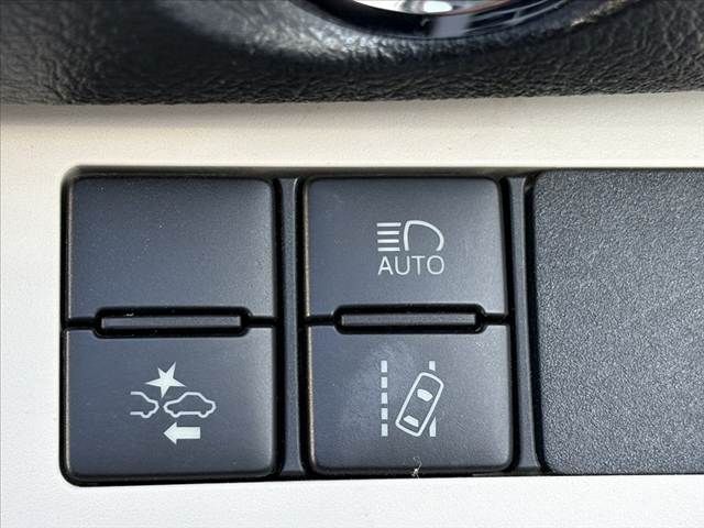 TOYOTA SIENTA HYBRID 2016