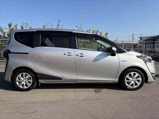 TOYOTA SIENTA HYBRID 2016