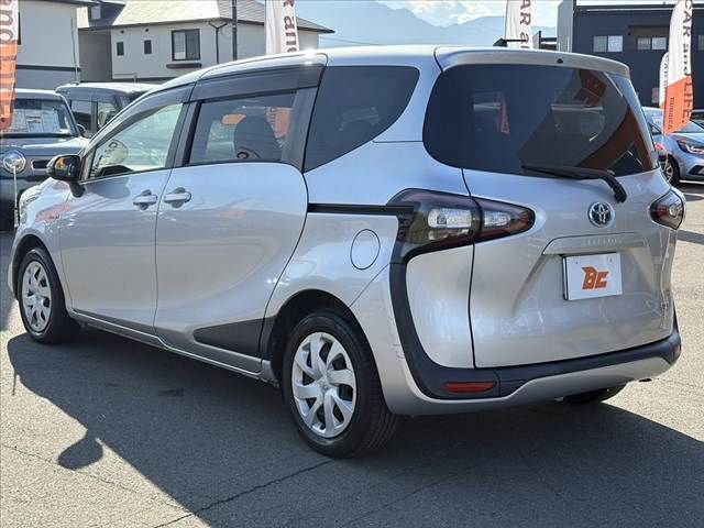 TOYOTA SIENTA HYBRID 2016