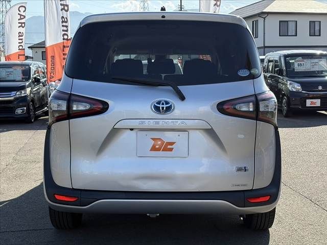 TOYOTA SIENTA HYBRID 2016