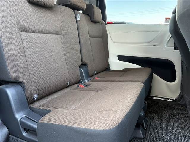 TOYOTA SIENTA HYBRID 2016